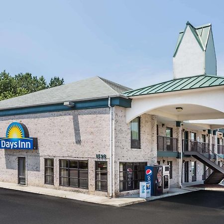 Brentwood Inn & Suites Suffolk Exterior foto